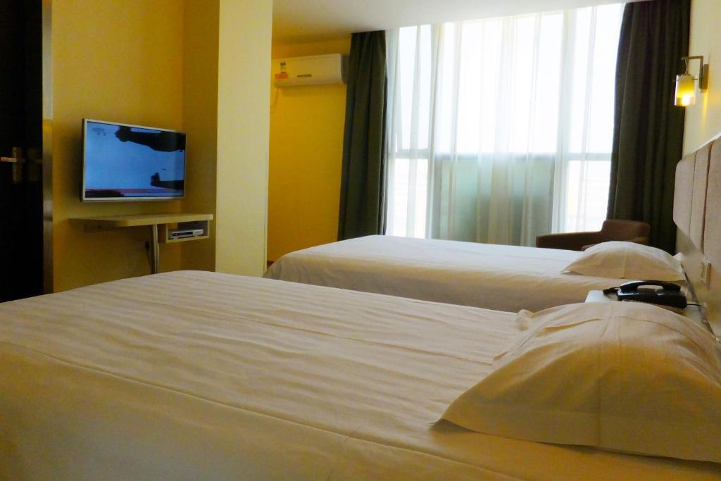 Ухань: Motel Wuhan Yellow Crane Tower Shouyi Square Fuxing Road Metro Station