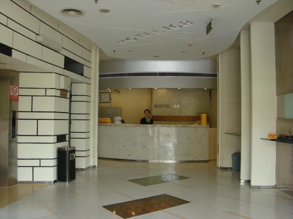 Ухань: Motel Wuhan Yellow Crane Tower Shouyi Square Fuxing Road Metro Station