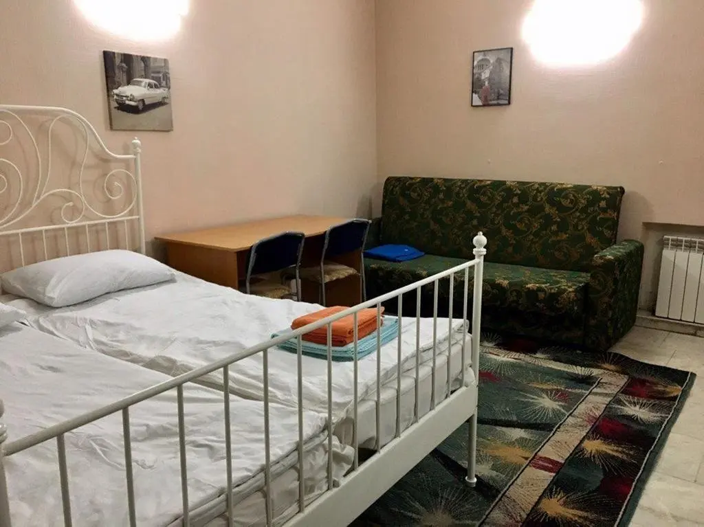 Санкт-Петербург: Меблированные комнаты Петроград на Жуковского