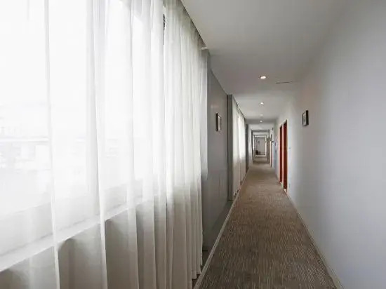 Чэнду: Motel (Chengdu Du Fu Thatched Cottage)