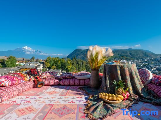 Лицзян: Lijiang Ancient City Meets Jiaren · White Horse Light Luxury · Snow Mountain View Homestay