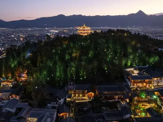 Лицзян: Lijiang Ancient City Meets Jiaren · White Horse Light Luxury · Snow Mountain View Homestay