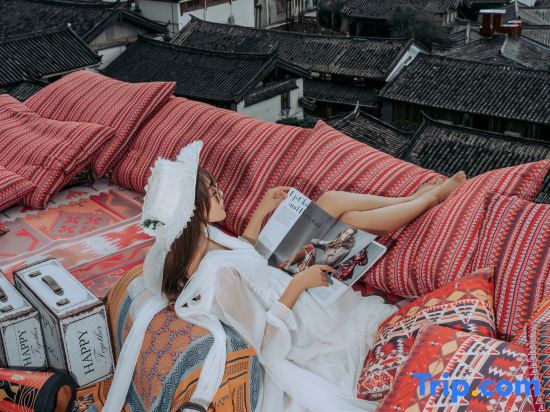 Лицзян: Lijiang Ancient City Meets Jiaren · White Horse Light Luxury · Snow Mountain View Homestay