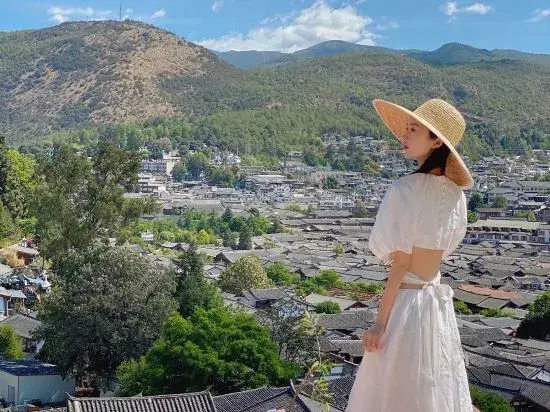 Лицзян: Lijiang Ancient City Meets Jiaren · White Horse Light Luxury · Snow Mountain View Homestay