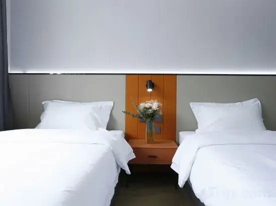 Чэнду: QingzhuHotel·Tianyi Select  (Shuangliu International Airport)