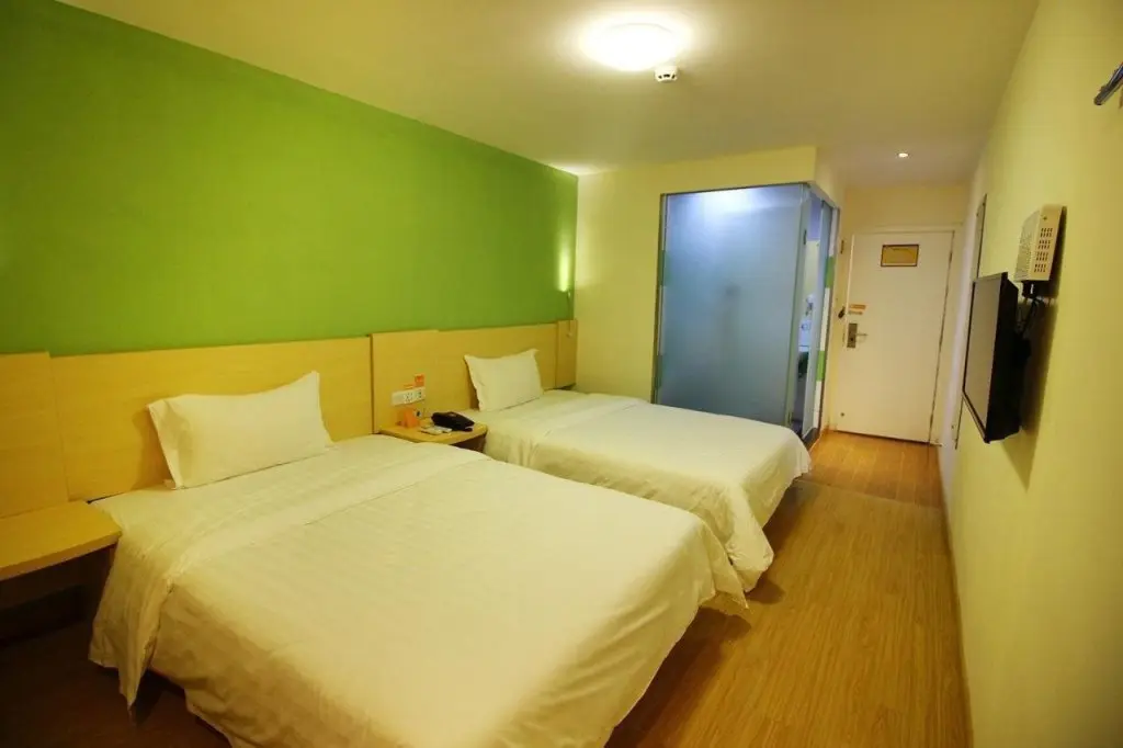 Чжухай: 7Days Inn Chain Hotel (Zhuhai Doumen Daxin Xinduhui Pedestrian Street)