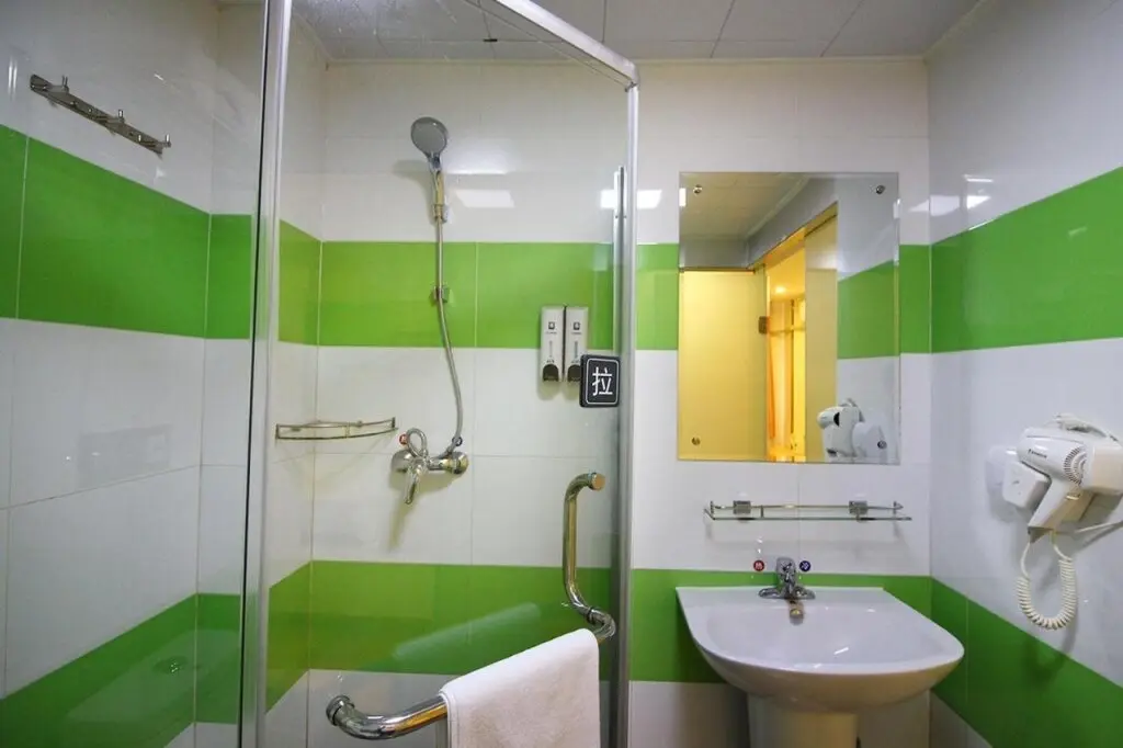 Чжухай: 7Days Inn Chain Hotel (Zhuhai Doumen Daxin Xinduhui Pedestrian Street)