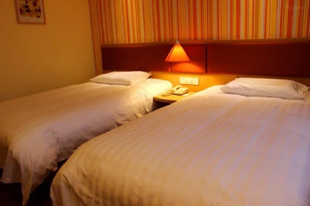 Бэйшоу: Home Inn (Liaoyuan Railway Station Zhanqian Passenger Station)
