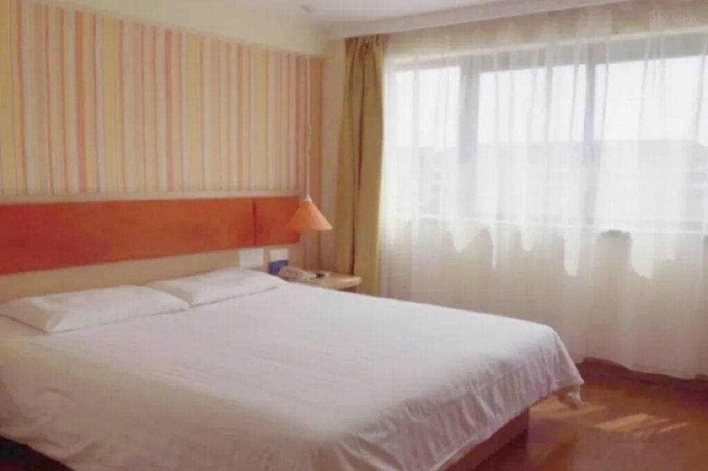Бэйшоу: Home Inn (Liaoyuan Railway Station Zhanqian Passenger Station)