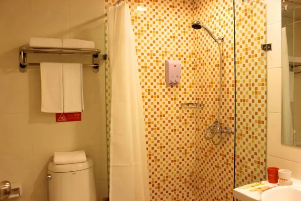 Бэйшоу: Home Inn (Liaoyuan Railway Station Zhanqian Passenger Station)