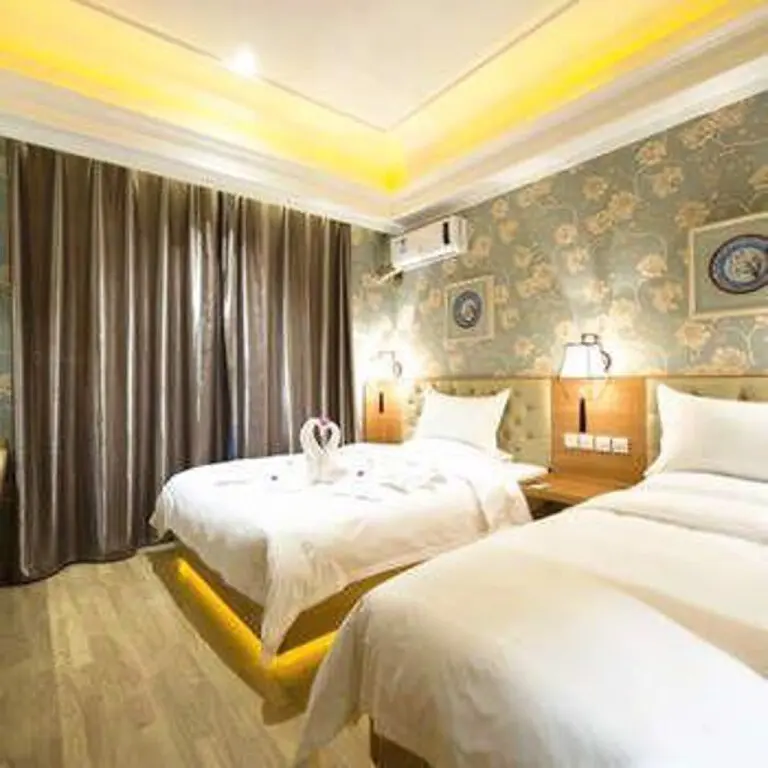 Далянь: Chinas National Colours Fashion Themed Hotel