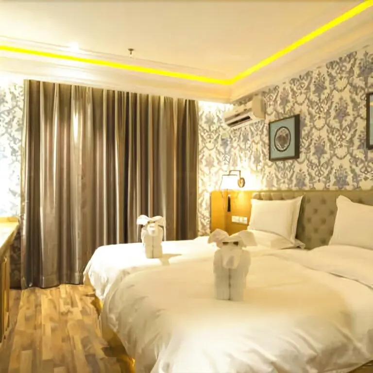Далянь: Chinas National Colours Fashion Themed Hotel