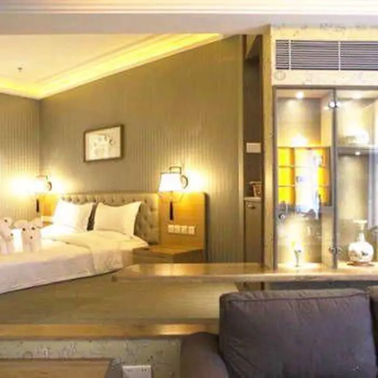 Далянь: Chinas National Colours Fashion Themed Hotel