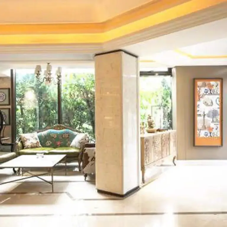 Chinas National Colours Fashion Themed Hotel — фото 1