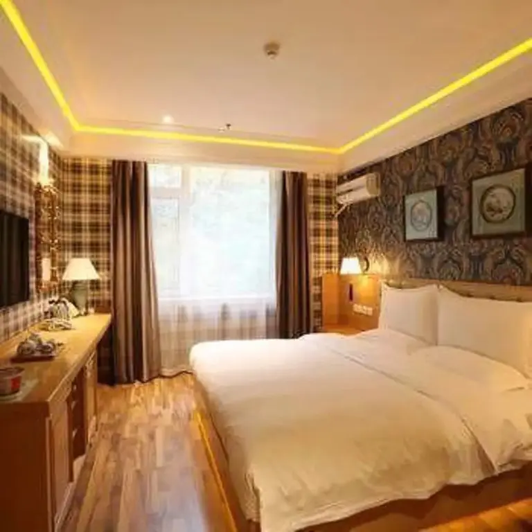 Далянь: Chinas National Colours Fashion Themed Hotel