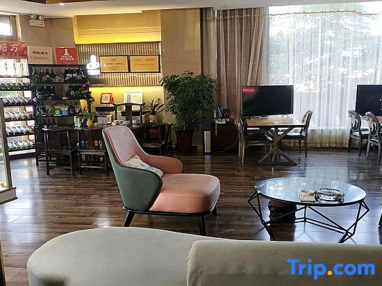 Синьян: Oupai Jindi Grand Hotel (Xinyang International Trade City East Railway Station)