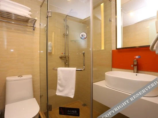Чэнду: 7 Days Premium Chengdu Chunxi Road Qingshiqiao