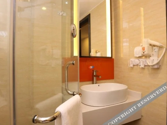 Чэнду: 7 Days Premium Chengdu Chunxi Road Qingshiqiao
