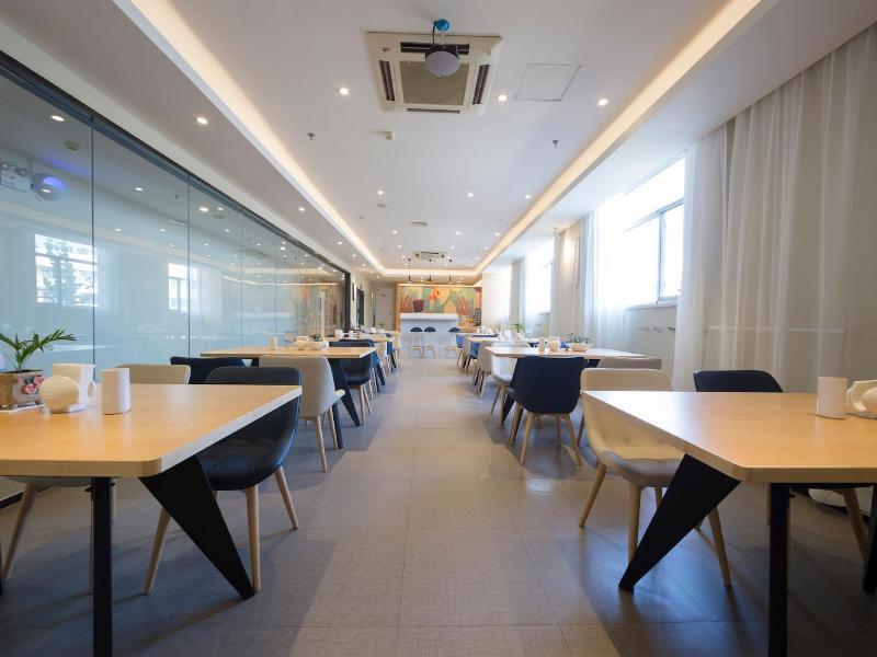 Циньхуандао: Hanting Hotel Qinhuangdao Quante Field