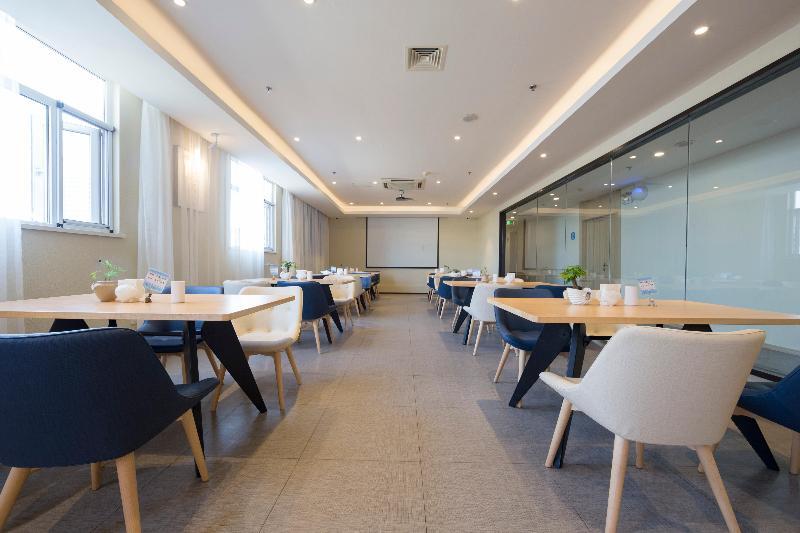 Циньхуандао: Hanting Hotel Qinhuangdao Quante Field