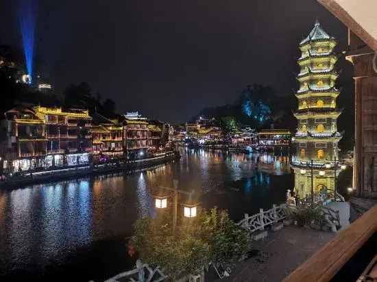 Сянси: Phoenix Ancient City Lingjiang Muyue Riverside Homestay
