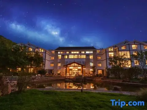 Yixing Eastluus Hotel — фото 1