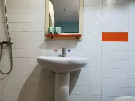 Сиань: 布精酒店(西安文理学院太白南路地铁站店)