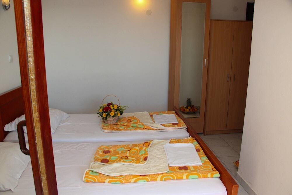 Бечичи: Green Flowers Guesthouse