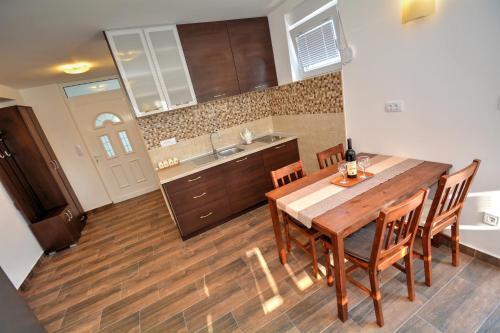 Стрп: Apartments Lalević