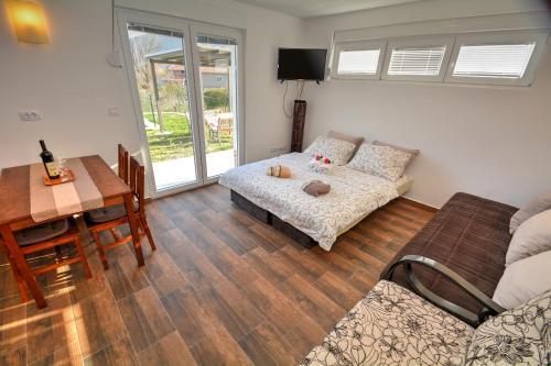 Стрп: Apartments Lalević