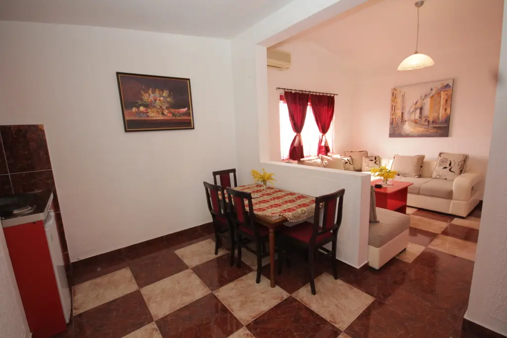 Сутоморе: apartments kruna jovanović