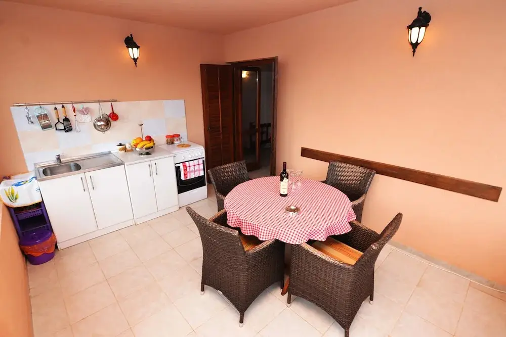 Доброта: Apartments & Rooms Vanja