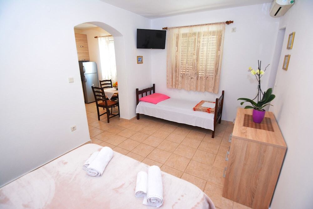 Доброта: Apartments & Rooms Vanja