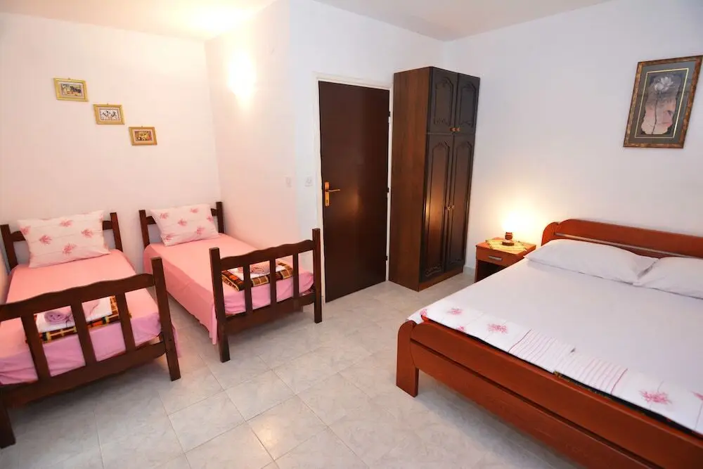 Доброта: Apartments & Rooms Vanja