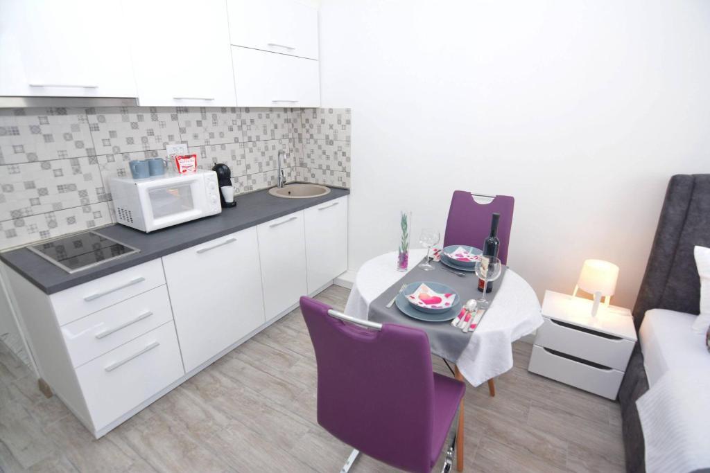 Тиват: Apartment Small Oasis