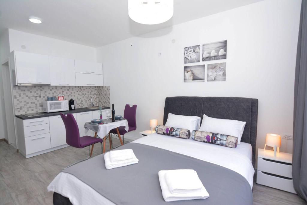 Тиват: Apartment Small Oasis