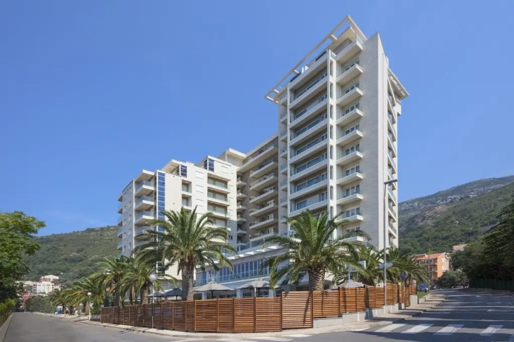Отель Ami Budva Petrovac — фото 1