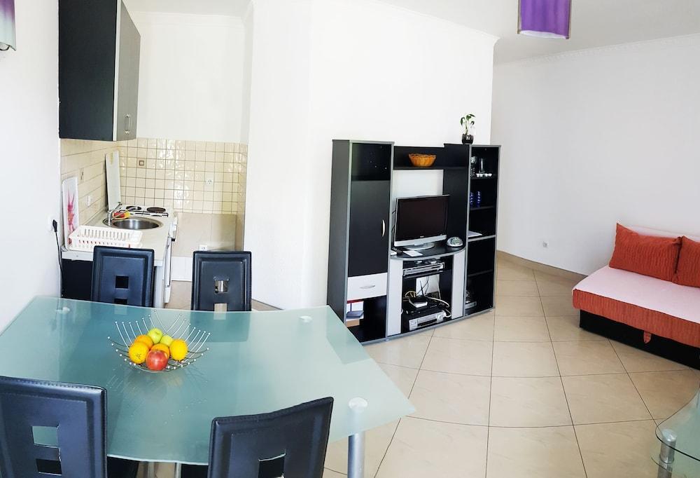 Лепетане: Antonia's coast apartment