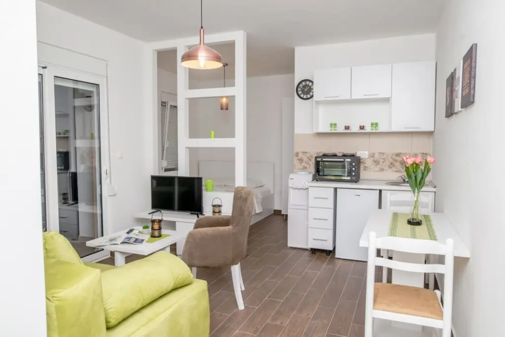 Бусат: Apartments Tina