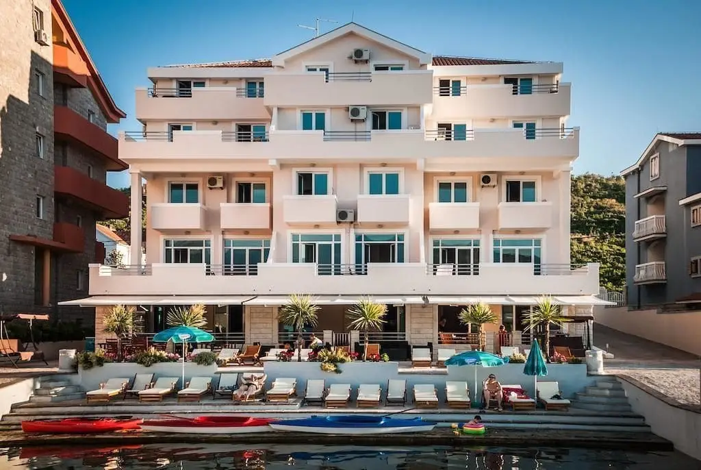 Тиват: Adeona apartments