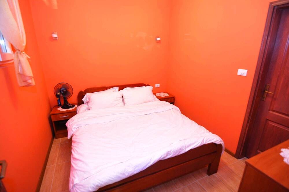 Тиват: Apartments Antonio