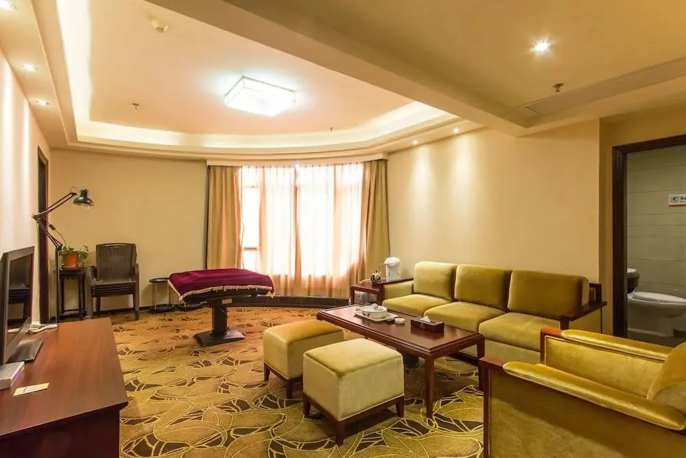 Маоминг: Nanhaige Hotel