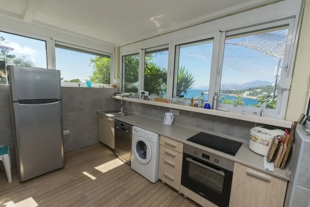 Бусат: Apartment Carpe Diem 1 in the first line