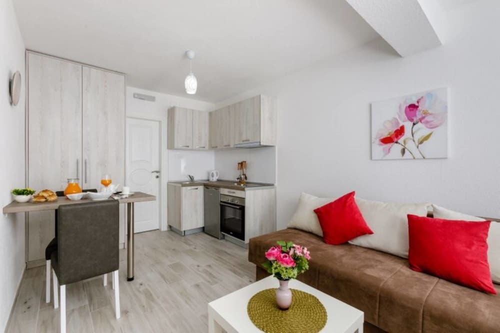 Тиват: Apartments Mia Krasici