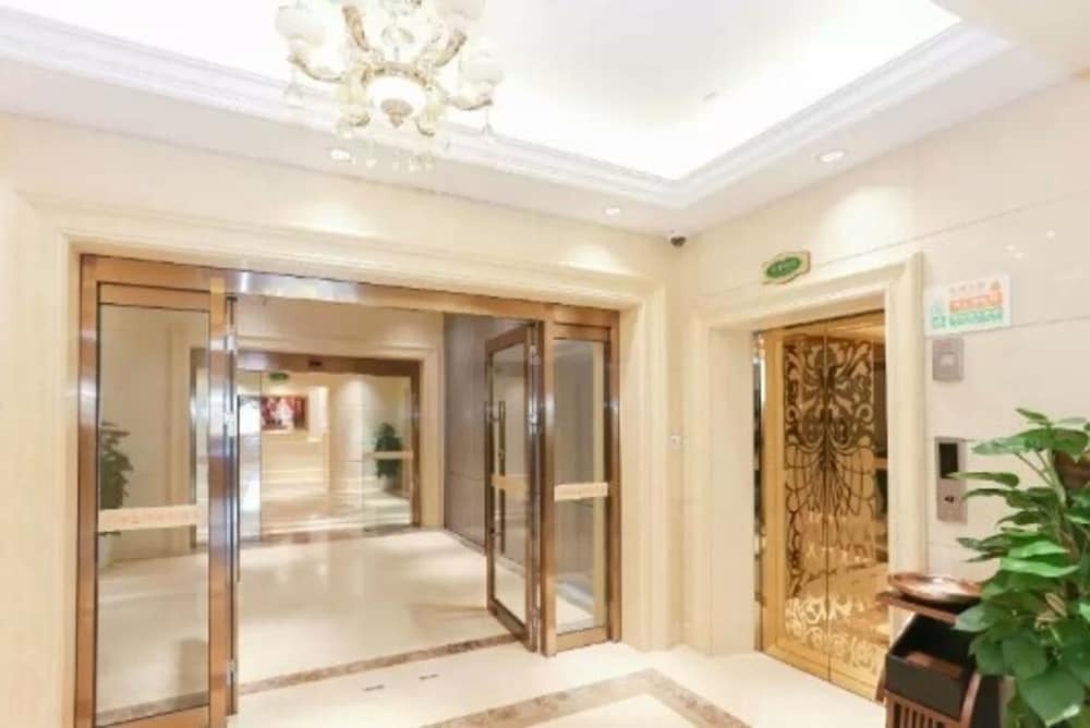 Шанхай: Vienna Int'l Hotel Xinchang Ancient Town