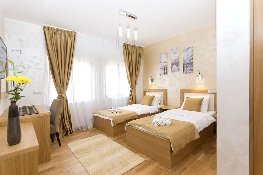 Биела: Hotel Bela Roza