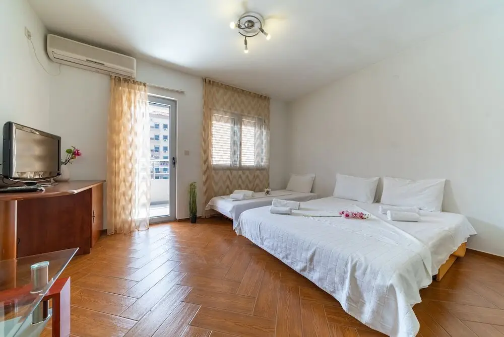 Будва: SMS Apartments