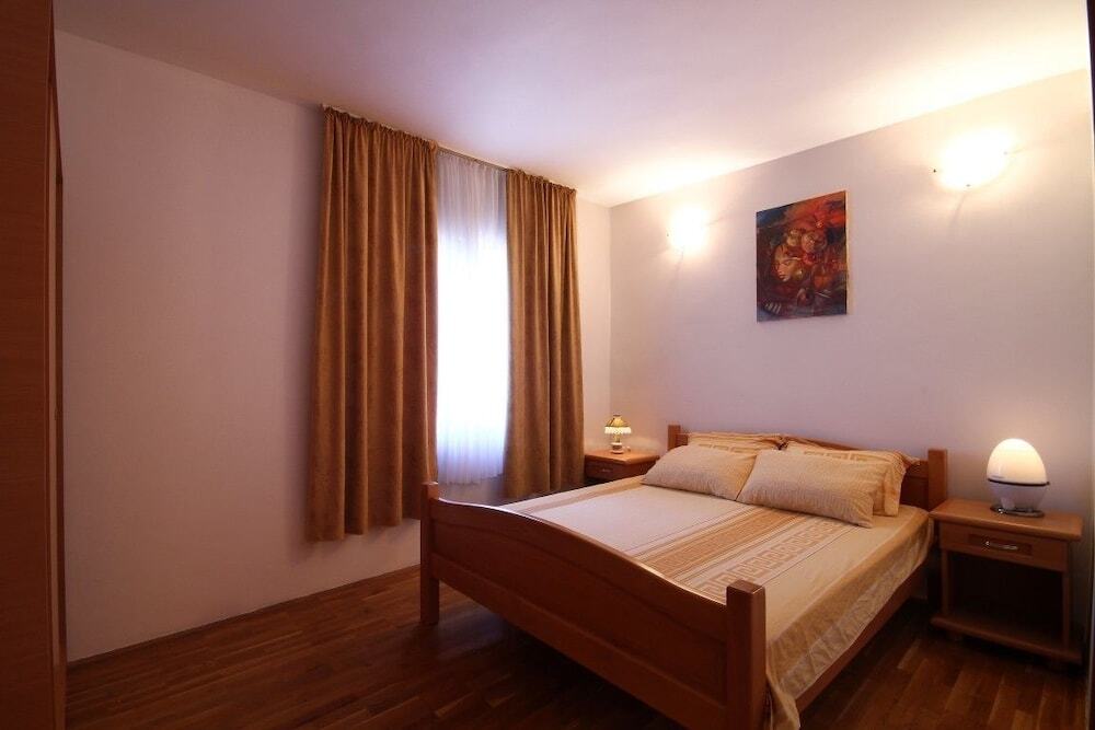 Свети-Стефан: Nica Apartmani