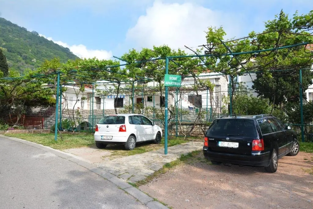 Петровац: Apartments Jovana