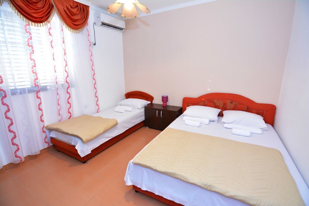 Петровац: Apartments Jovana